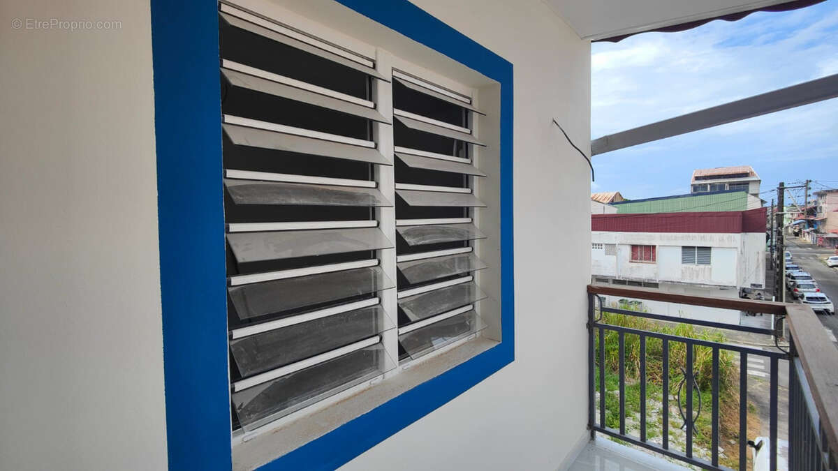 À VENDRE – Appartement T4 avec mezzanine au cœur de CAYENNE (973) - photo 7