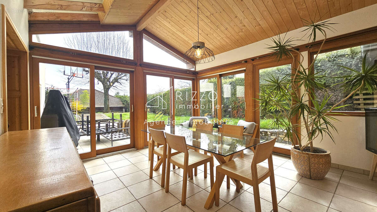 Prévessin-Moëns   Charmante maison villageoise en pierre de 220 m2 habitable, à deux pas du centre - photo 4