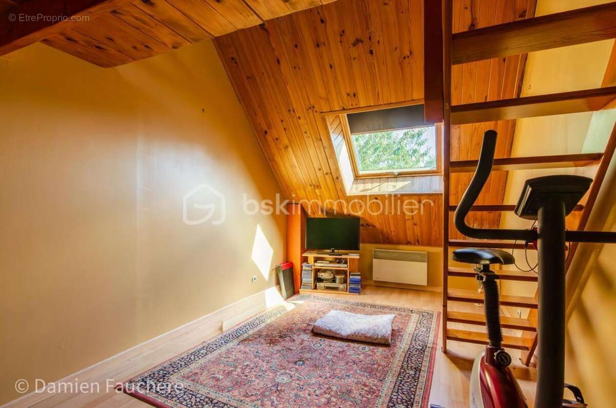 Maison à VAUX-LE-PENIL