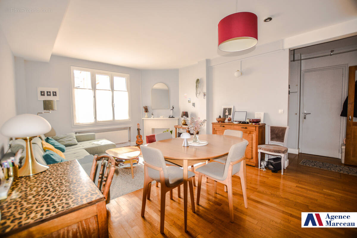 Appartement à COURBEVOIE