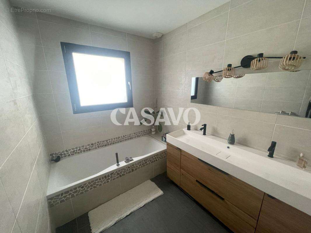 Maison à REVENTIN-VAUGRIS