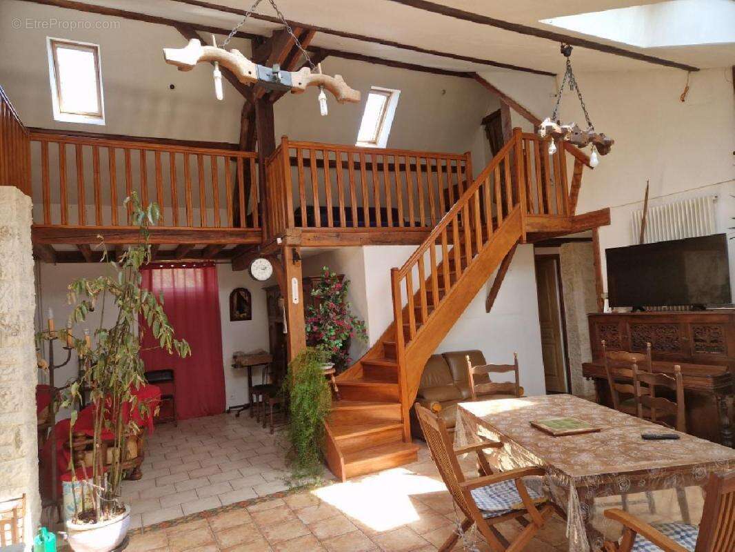 Maison à FONTAINE-SIMON