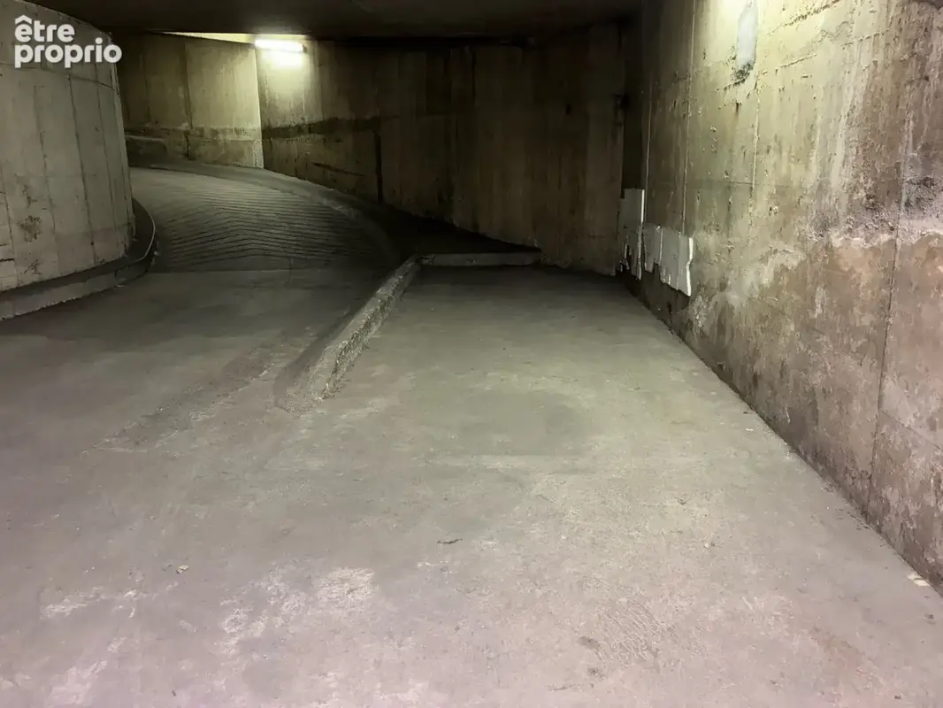 Parking à PARIS-11E