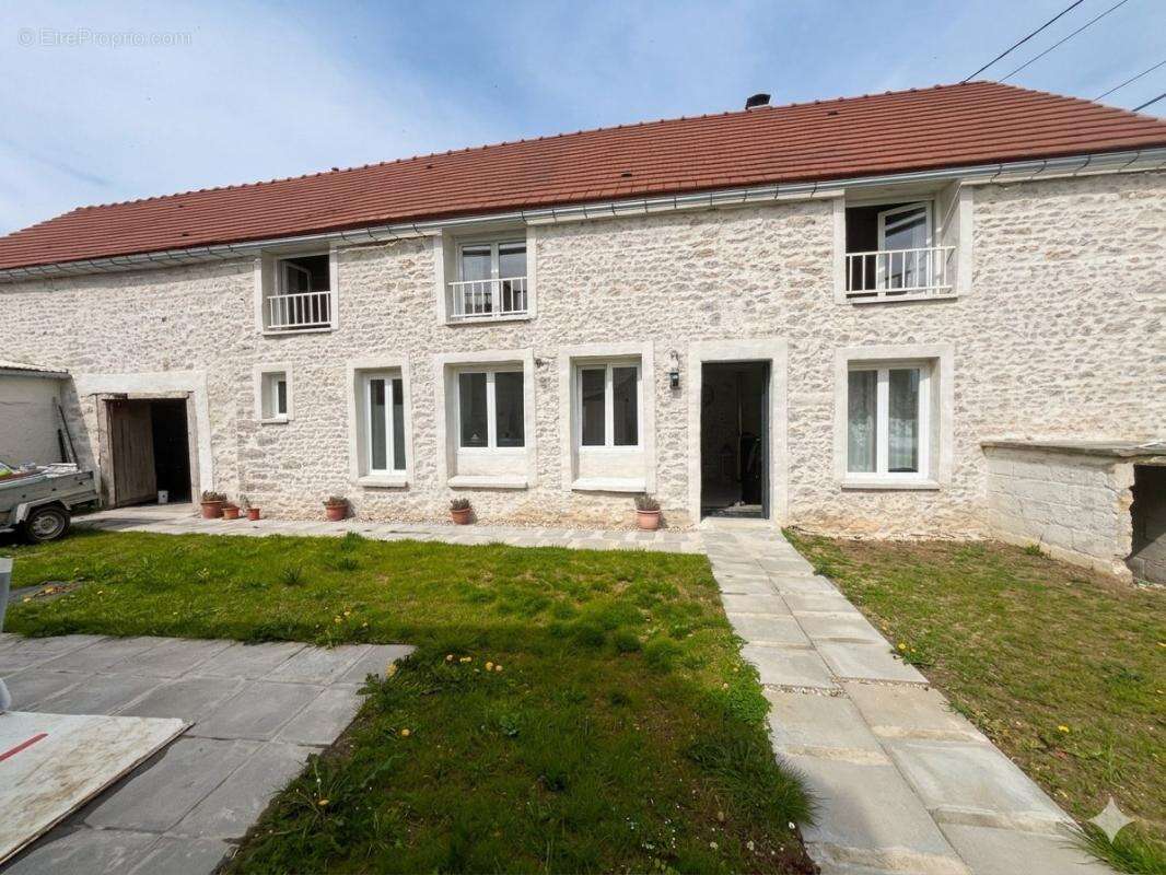 Maison à ETAMPES