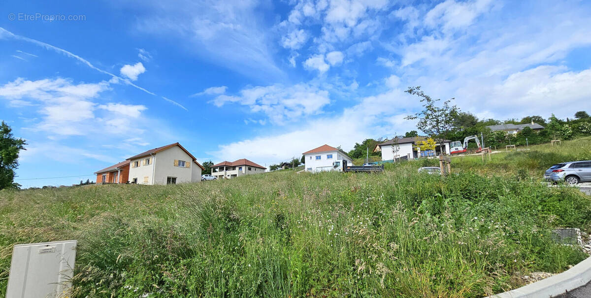 Terrain à SAINT-GENIX-SUR-GUIERS
