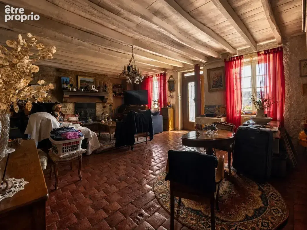 Maison de village de caractère de 173 m², 5 chambres à Champvert - photo 5