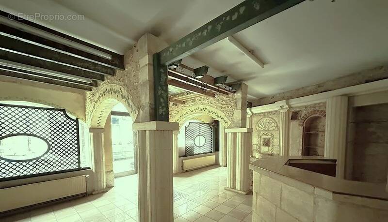 Commerce à MONTIGNAC