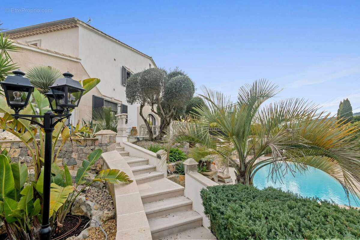 Maison à MANDELIEU-LA-NAPOULE