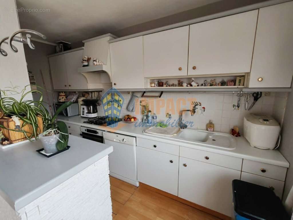 Maison bel étage avec 3 chambres, grand garage, 2 places de parking et beau jardin - photo 5