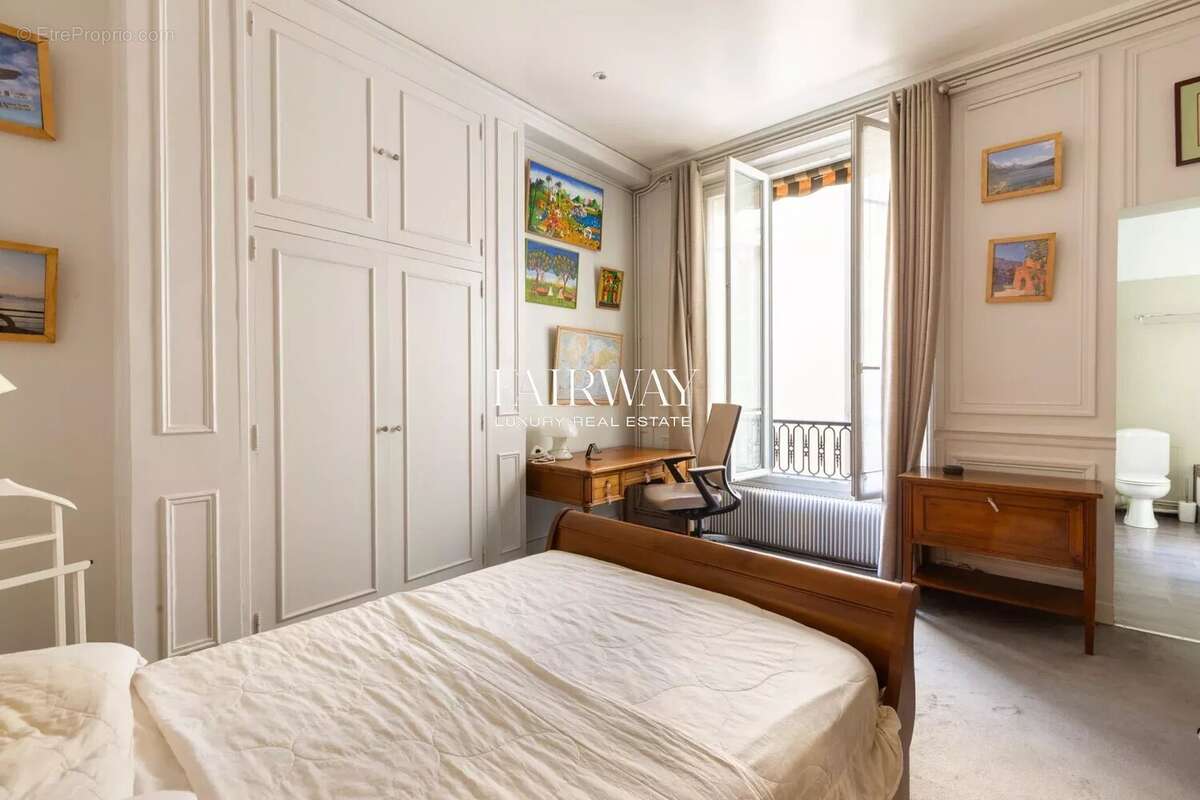 Appartement à PARIS-1E