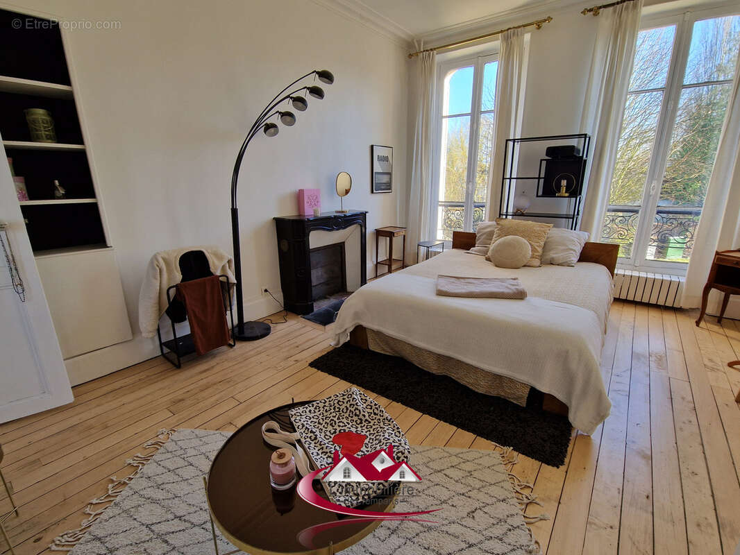 Maison à CHERISY