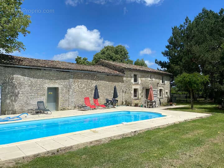 Maison à SAINT-SIGISMOND-DE-CLERMONT