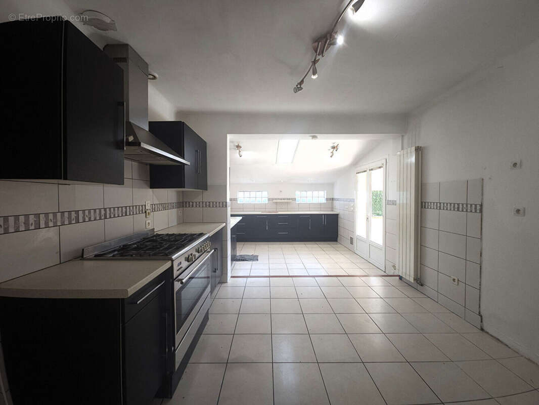 Colomiers - Plain-pied de 142 m², 4 chambres, terrain clos de 1 137 m² - photo 4
