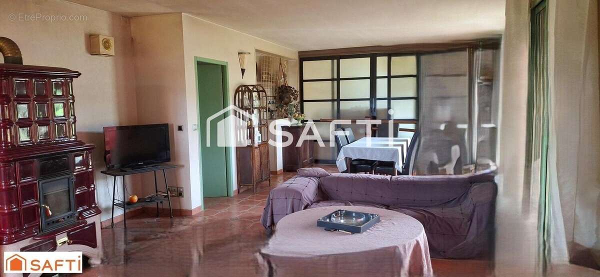 Maison 215 m² à Saint-Yrieix-Les-Bois  - photo 4