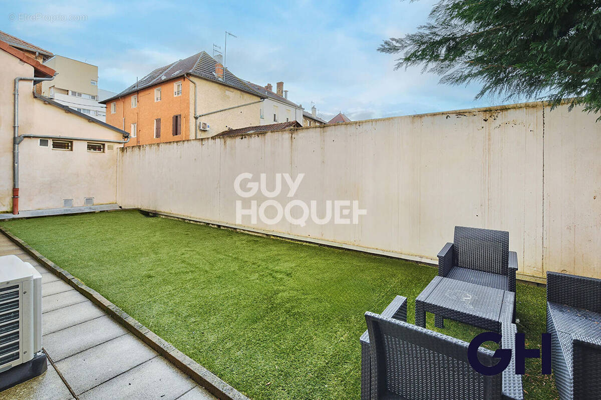 Appartement à MEYZIEU