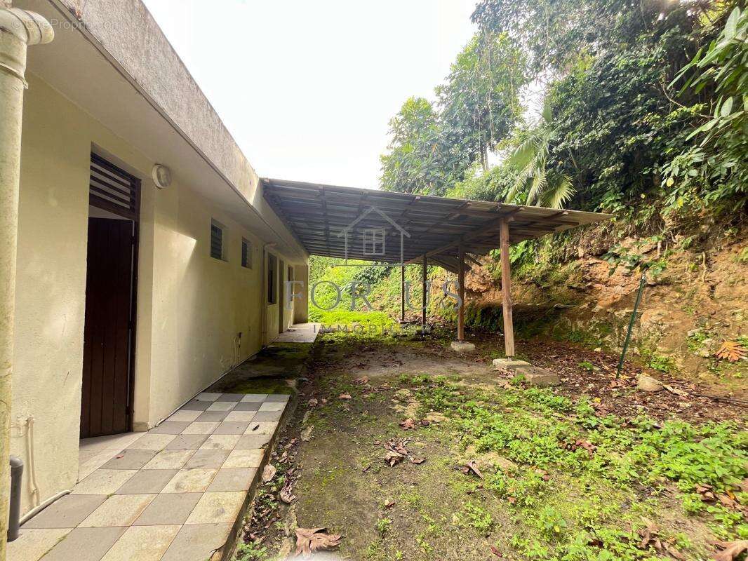 Maison à LES ABYMES