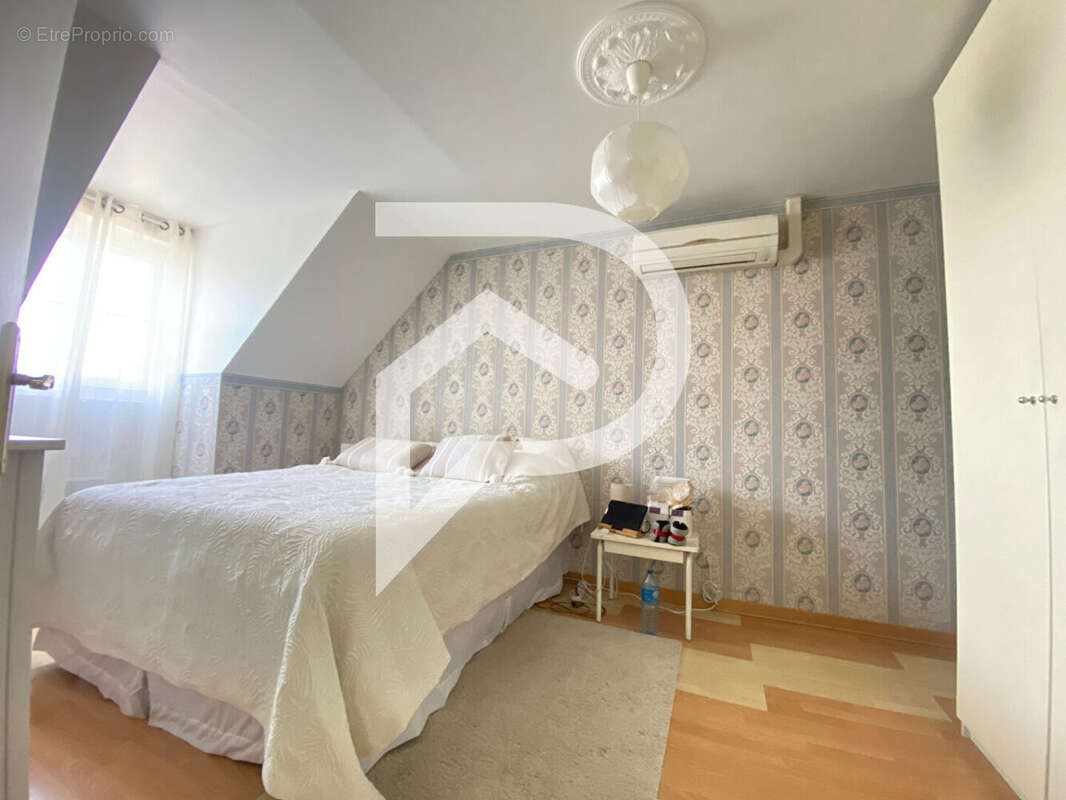 Maison à LE PLESSIS-BELLEVILLE