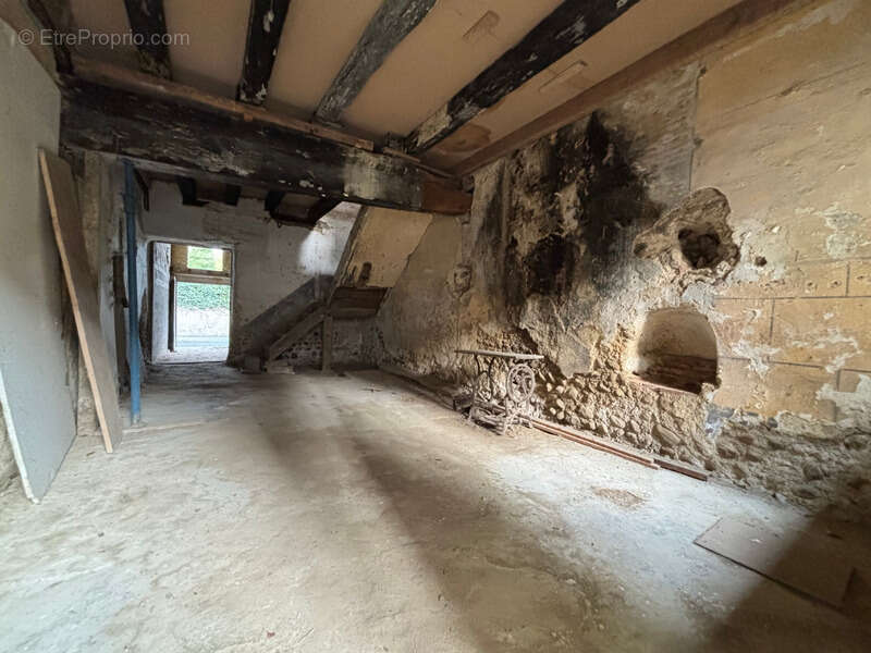 Parking à TRIE-SUR-BAISE