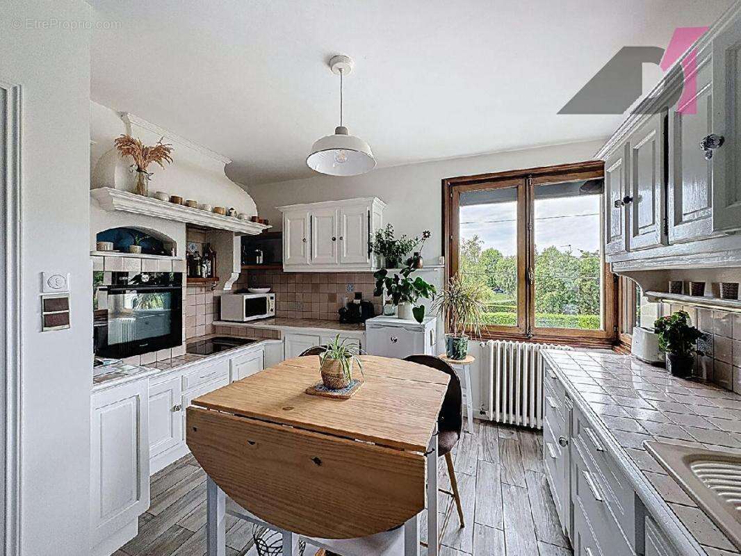 Maison à CHARNAY-LES-MACON