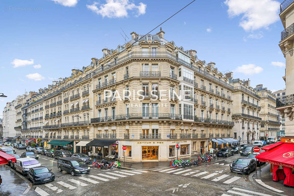 Appartement à PARIS-8E