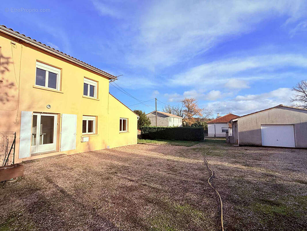 Maison à SAINT-SULPICE-ET-CAMEYRAC