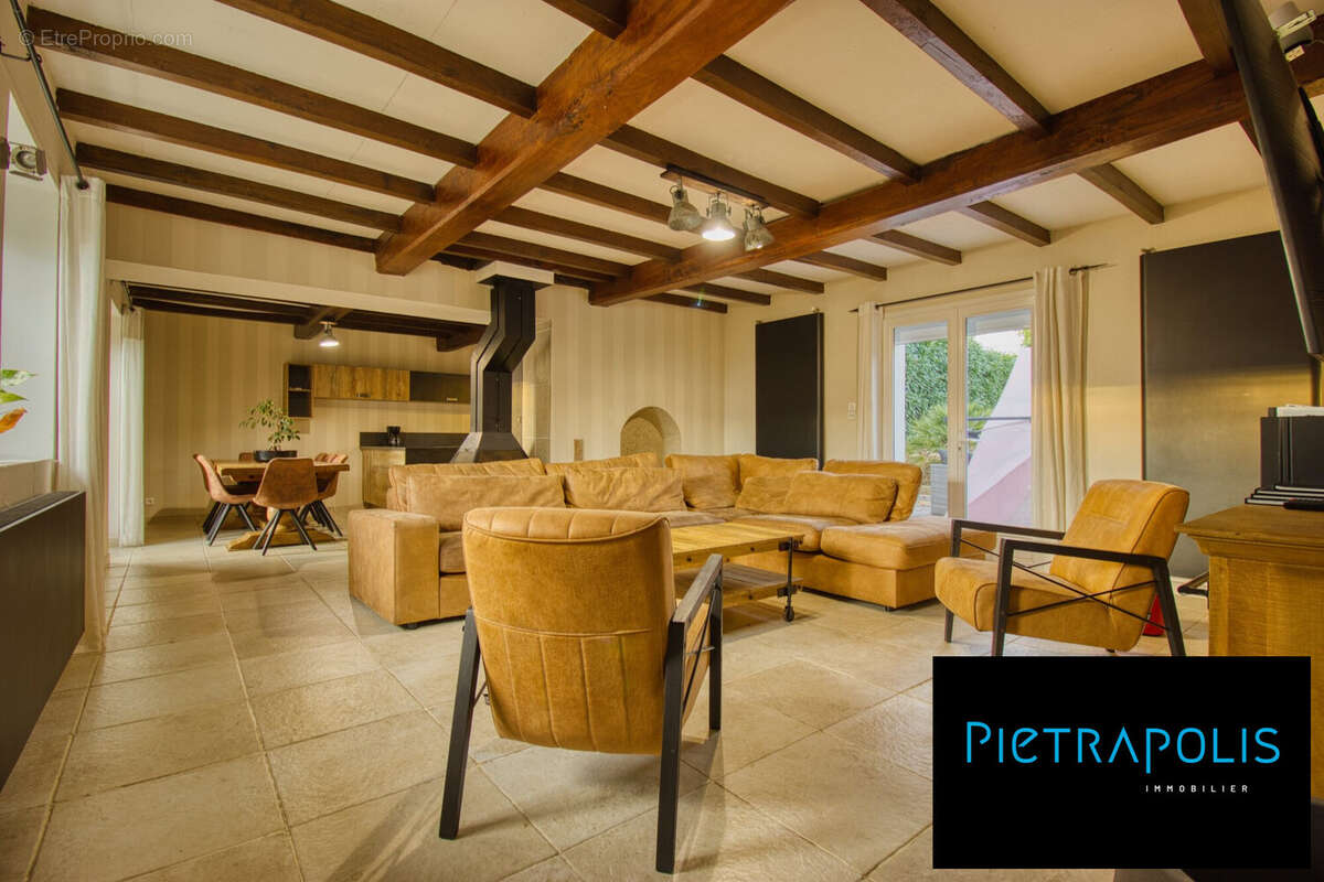 Maison à CRUZILLES-LES-MEPILLAT