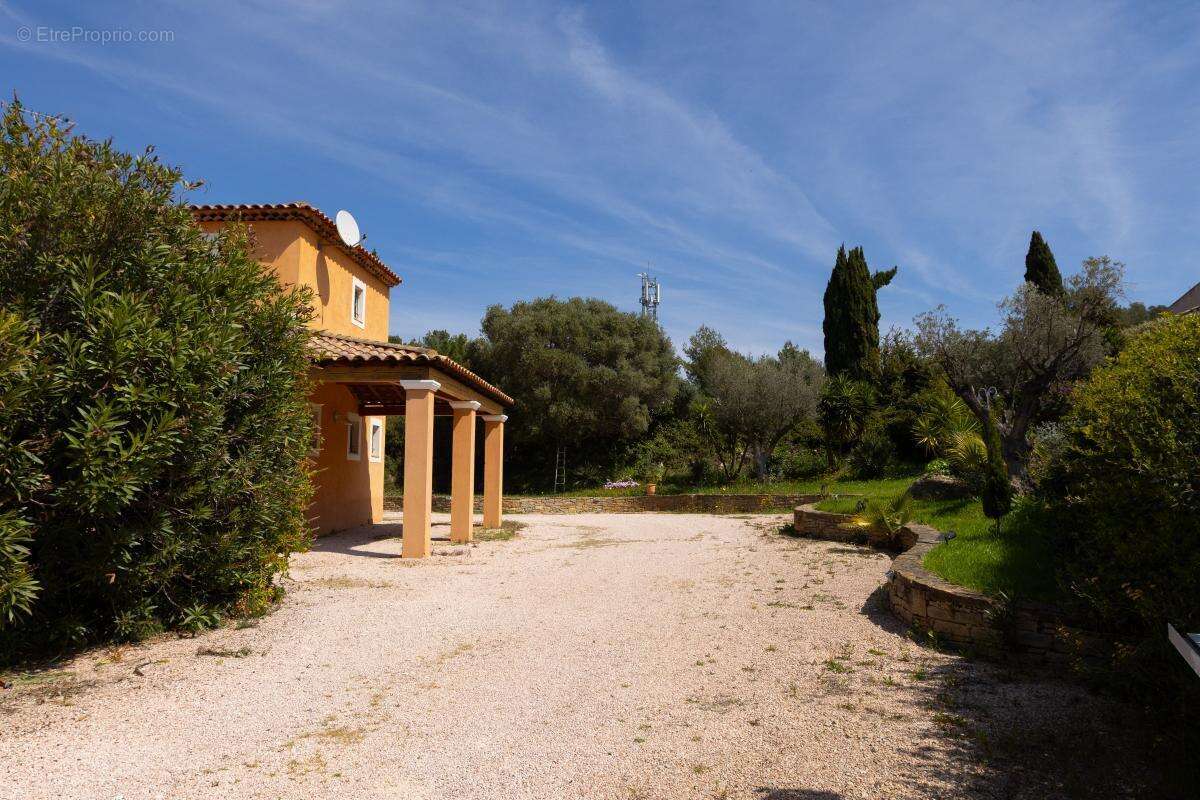 Maison à SAINT-CYR-SUR-MER
