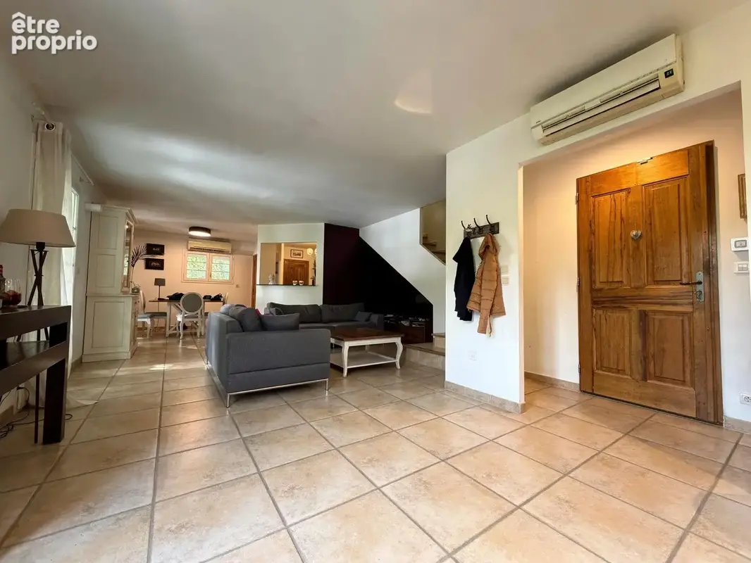 Maison familiale avec piscine dans un écrin de verdure - photo 3