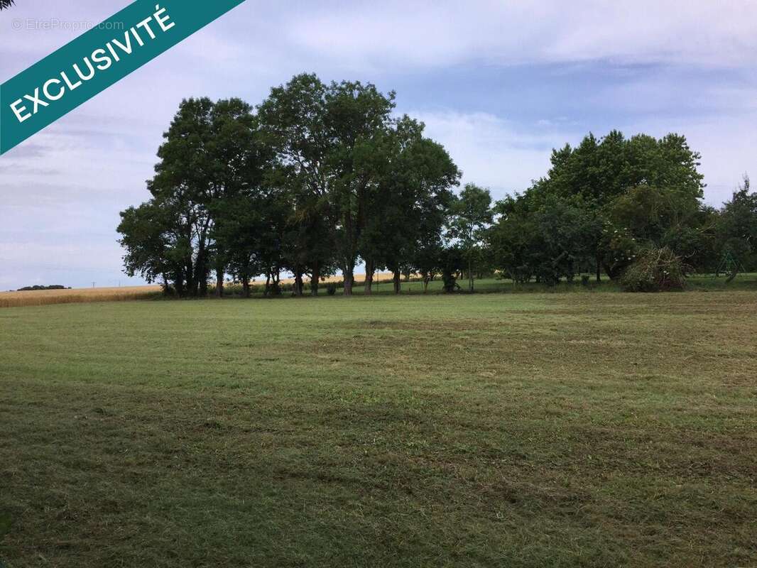 Photo 4 - Terrain à TONNAY-BOUTONNE