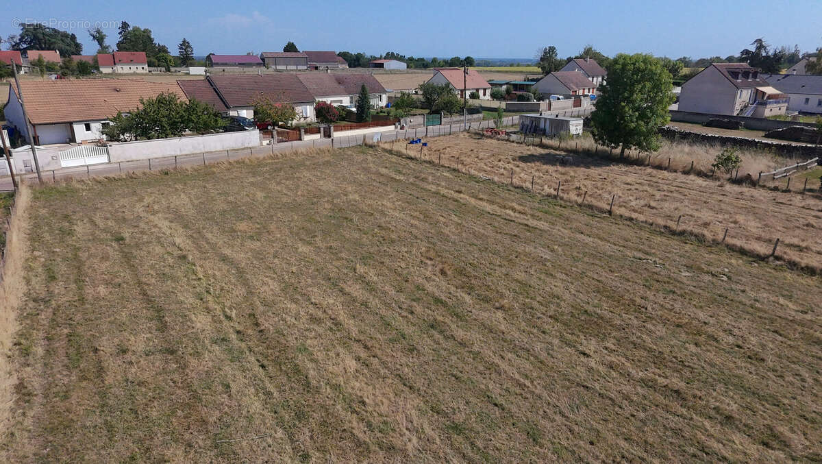 Terrain à BROIN