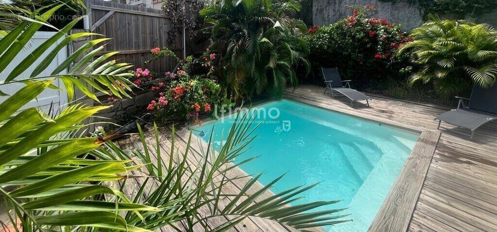 Maison à LES TROIS-ILETS