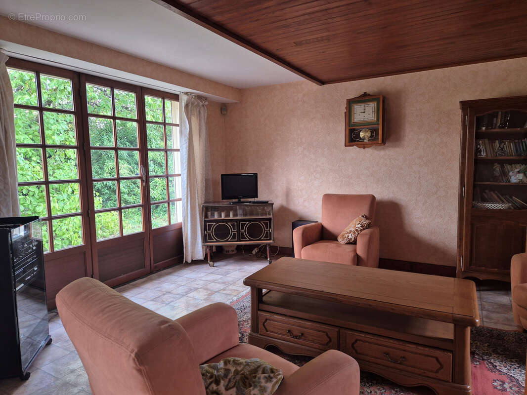 Maison à SAINT-PIERRE-LES-NEMOURS