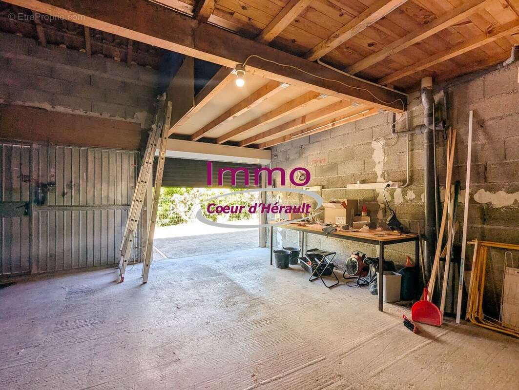 Grande villa avec piscine et dépendance - photo 13