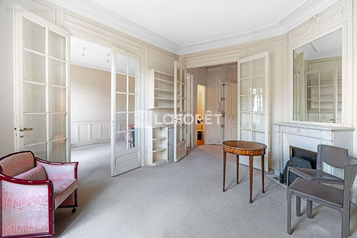 Appartement à PARIS-16E