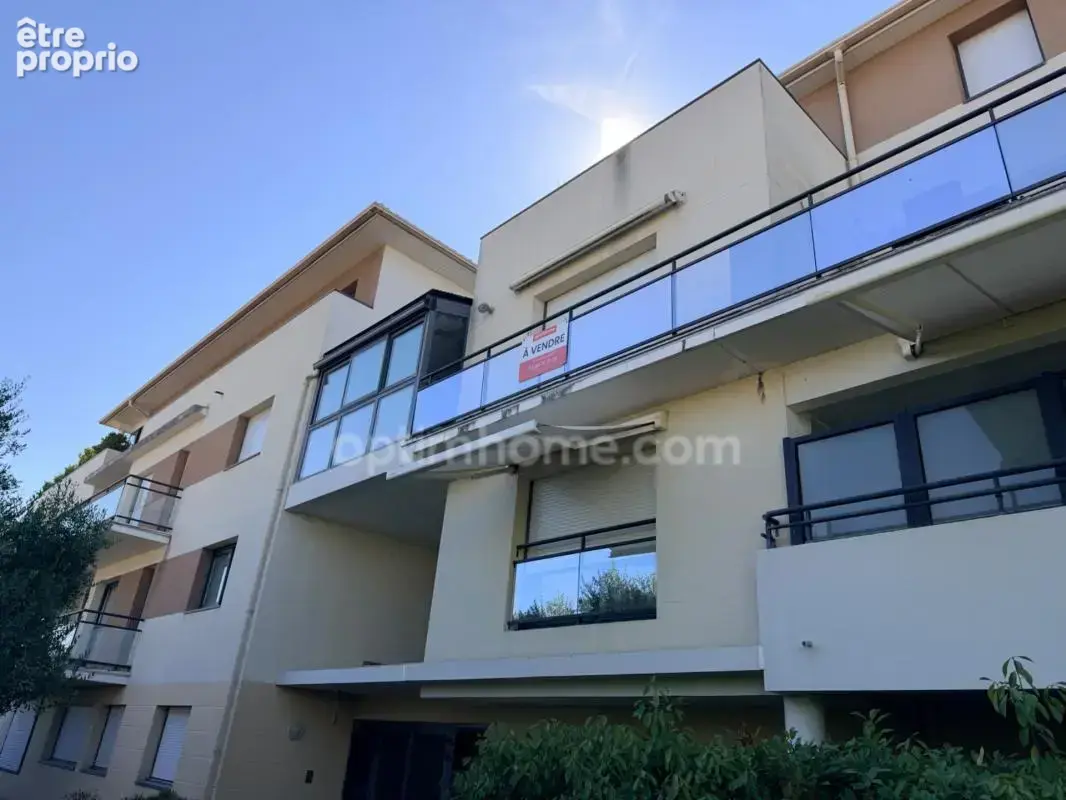 « Exceptionnel appartement de 90 m² dans le quartier recherché de Saint-Éloi, à La Rochelle – Résidence de standing, calme, lumi - photo 2