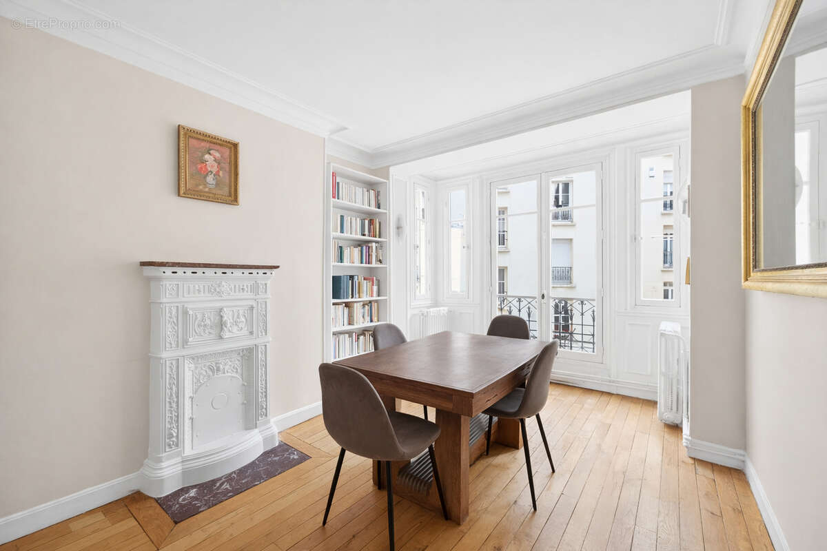 Appartement à PARIS-11E