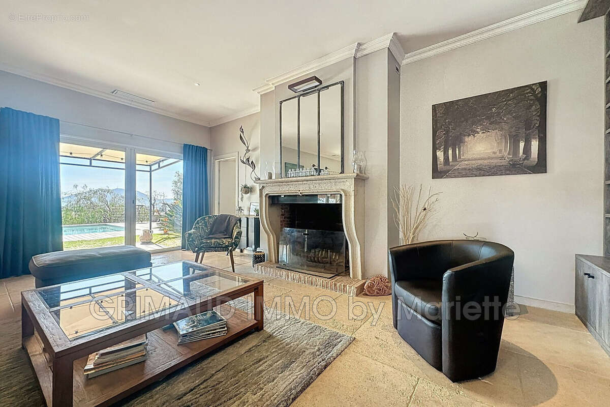 Maison à PLAN-DE-LA-TOUR