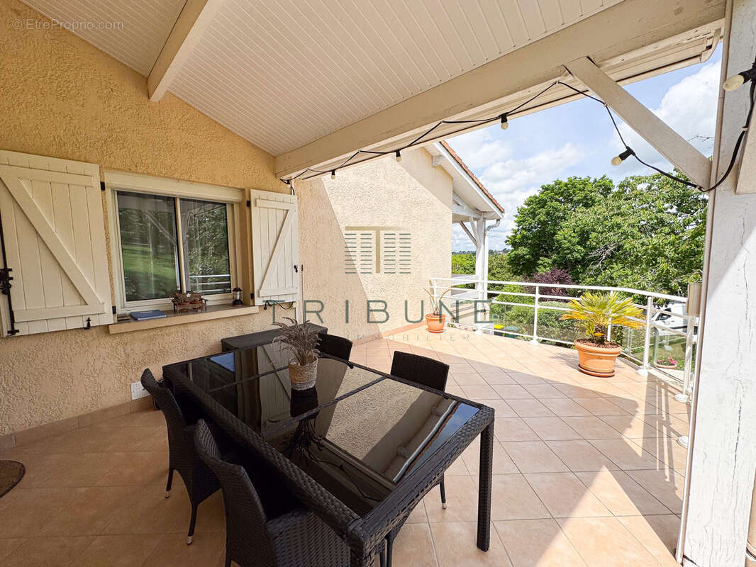 Maison familiale à vendre à Foulayronnes avec piscine, terrain clos et terrasse - photo 13