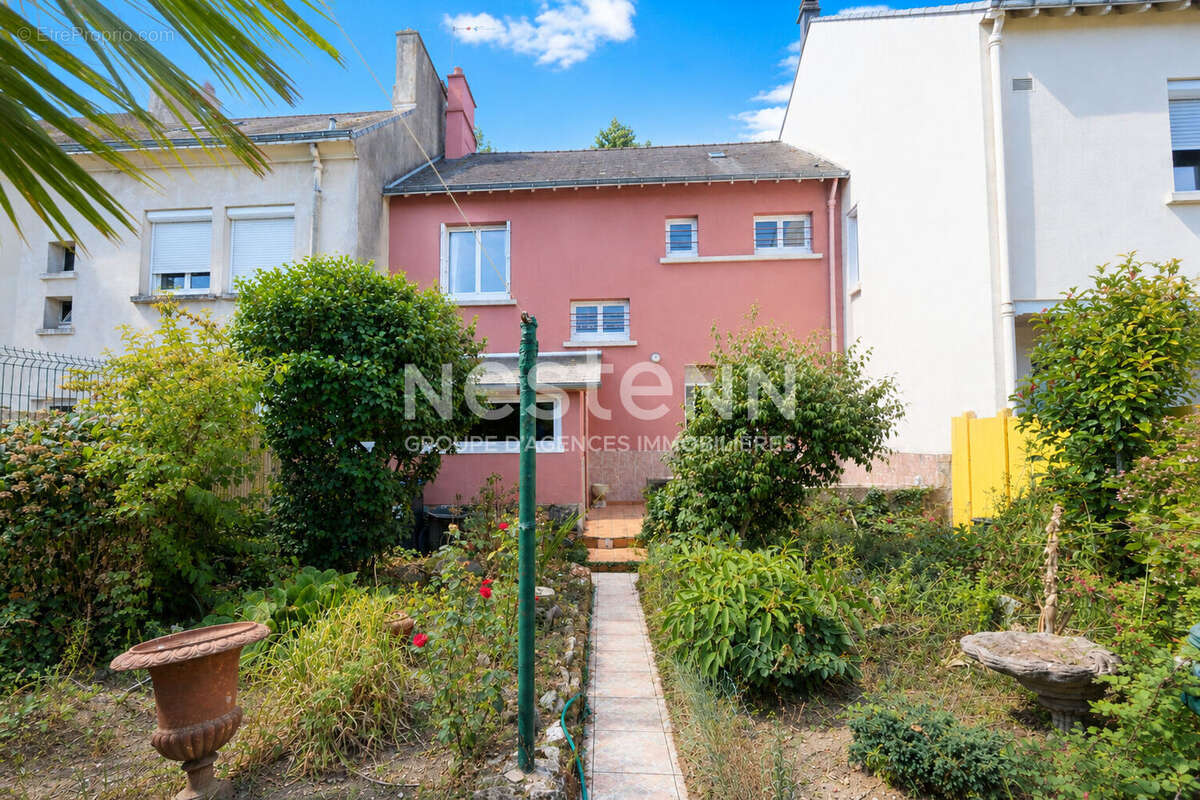 Maison en centre-ville, 3 chambres, jardin clos et garage - 75 m² habitables - photo 2