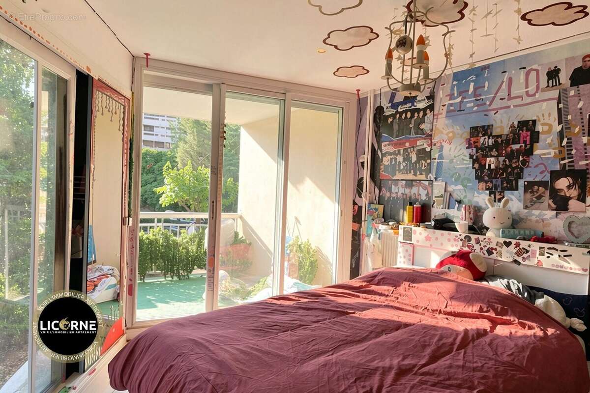 Chambre 2 - Appartement à MARSEILLE-12E