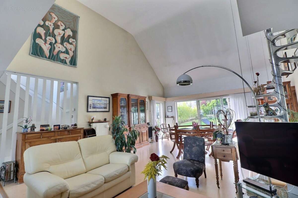 Maison à VERRIERES-LE-BUISSON