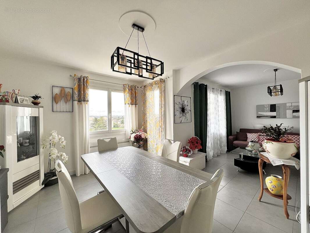 Appartement à CHARVIEU-CHAVAGNEUX
