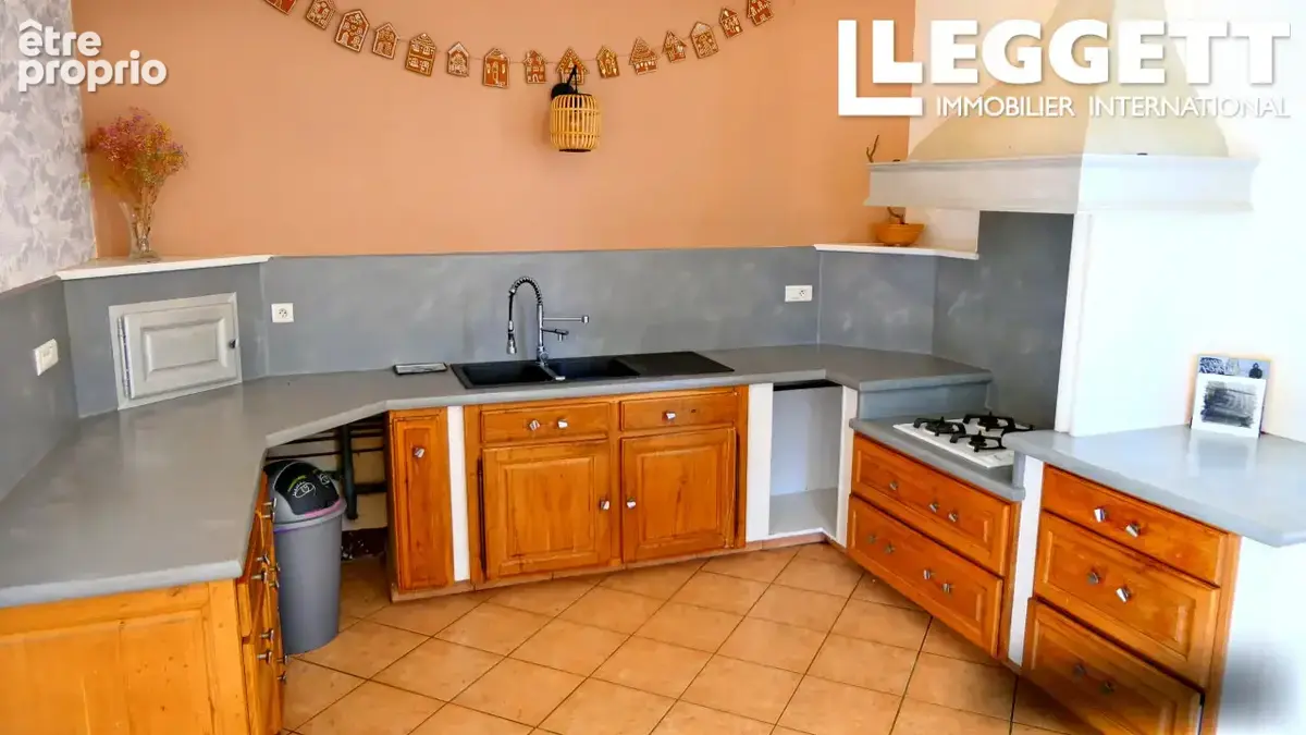 Charmante maison avec grand jardin privé,  2 782 m² terrain, piscine hors sol, véranda et terrasse et cave - photo 3