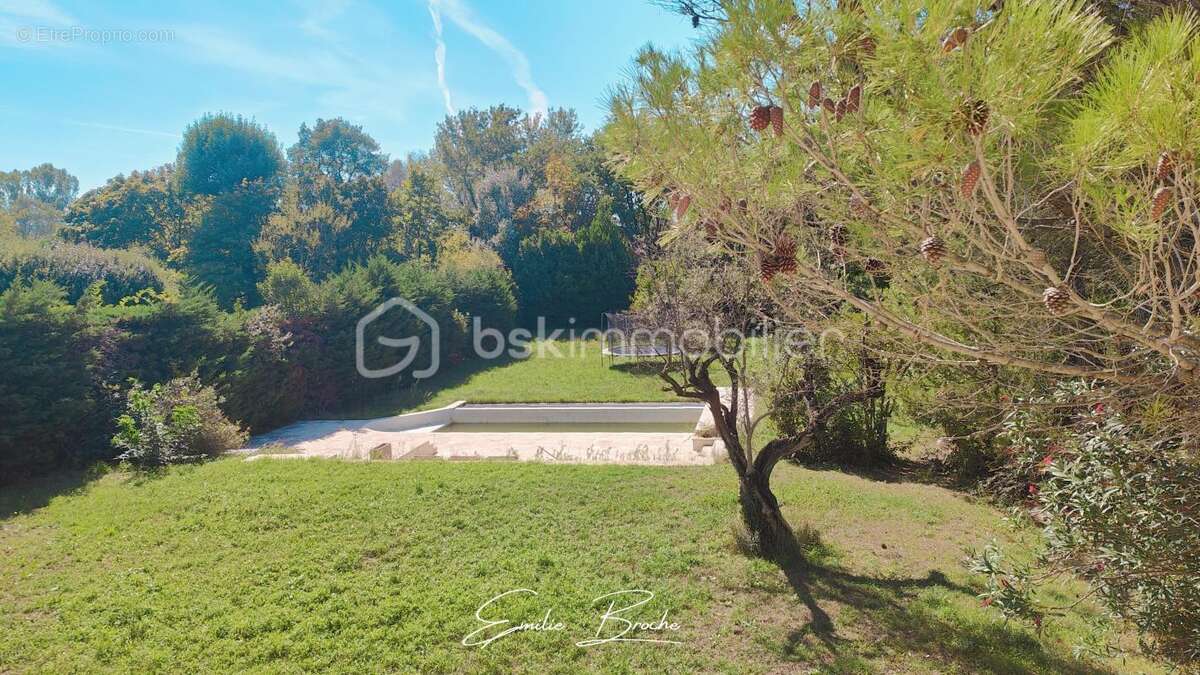 Maison facade pierre avec parc et piscine à Montélimar 240m2 - quartier Bas Géry - photo 5