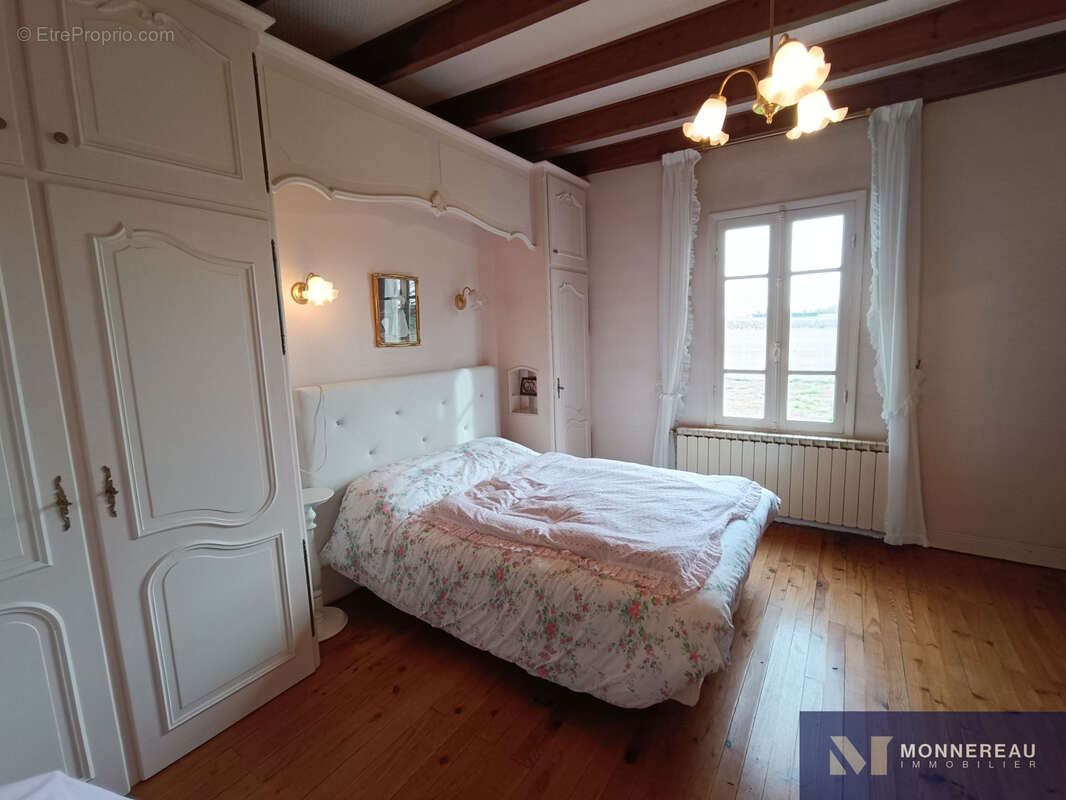 Maison à ROULLET-SAINT-ESTEPHE