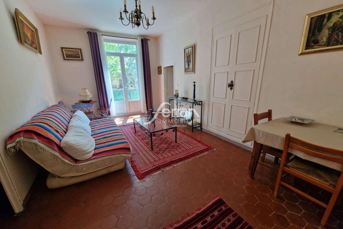 Appartement à SALERNES