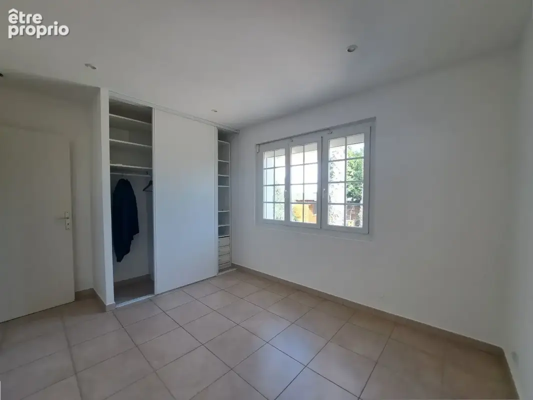 Maison avec 2 appartements et dépendance sur un terrain avec piscine - photo 12