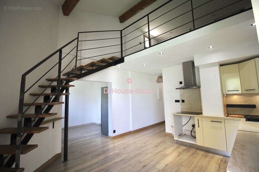 Appartement 50 m² à Cavalaire-Sur-Mer  - photo 2