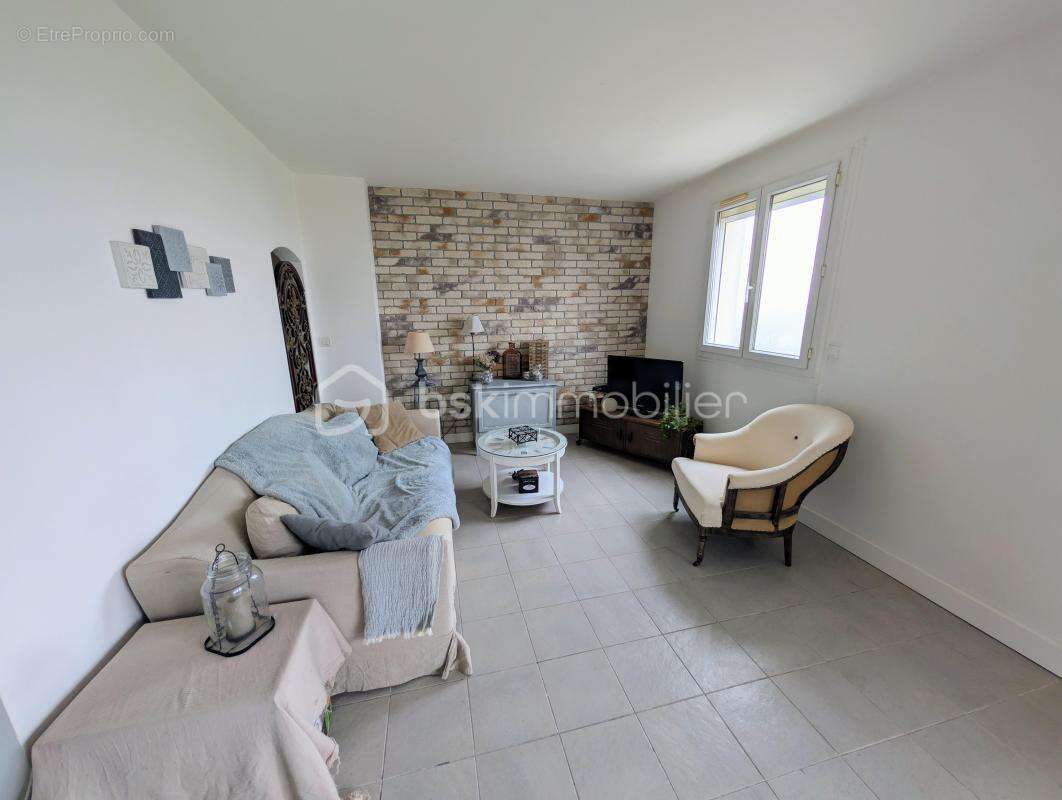 Appartement 3 pièces avec balcon, place de parking et cave, proche RER A Champs-sur-Marne et du futur Métro 15 et 16 du Grand Pa - photo 3