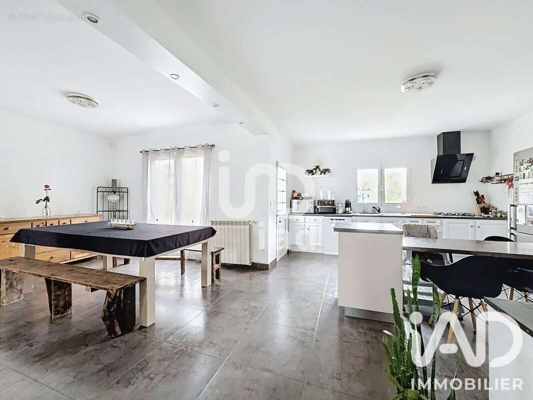 Maison 117 m² à Grisy-Suisnes  - photo 3